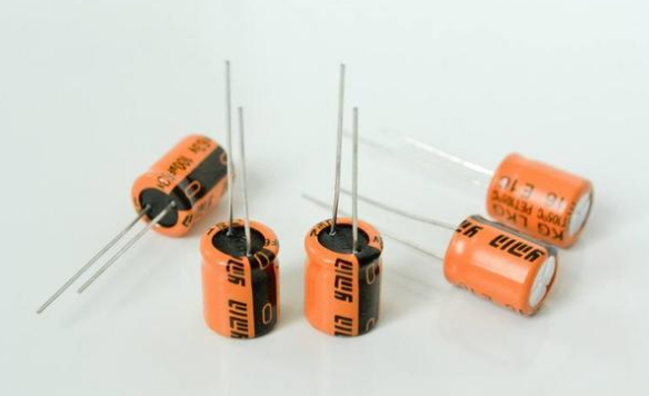 「NIPPON CHEMI-CON」電解電容極性接錯會爆炸，如何避免？